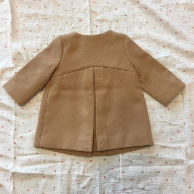 babyGAP(ベビーギャップ)のbaby GAPベージュノーカラーコート 70cm   キッズ/ベビー/マタニティのベビー服(~85cm)(ジャケット/コート)の商品写真