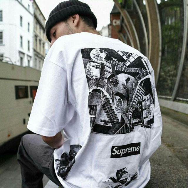 Supreme(シュプリーム)のS 白 White Supreme Faces Tee Escher メンズのトップス(その他)の商品写真