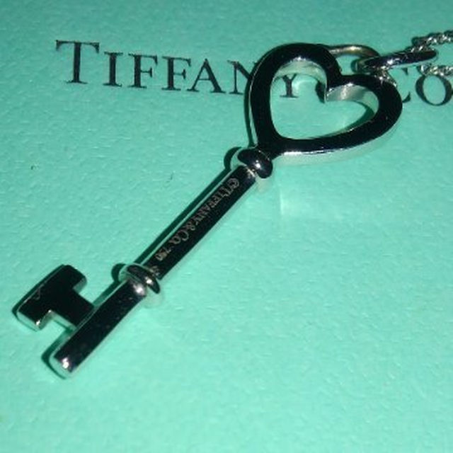Tiffany ミディアムサイズ ダイヤ K18ＷＧ ネックレスの通販 by IAMI's shop｜ティファニーならラクマ & Co. - ティファニー ハートキー 人気爆買い