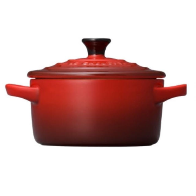 LE CREUSET(ルクルーゼ)の新品未使用 ギフトラッピングあり ルクルーゼ ミニココット チェリーレッド インテリア/住まい/日用品のキッチン/食器(食器)の商品写真