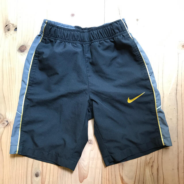 NIKE(ナイキ)のナイキ キッズショートパンツ ブラック/グレーXXS キッズ/ベビー/マタニティのキッズ服男の子用(90cm~)(パンツ/スパッツ)の商品写真