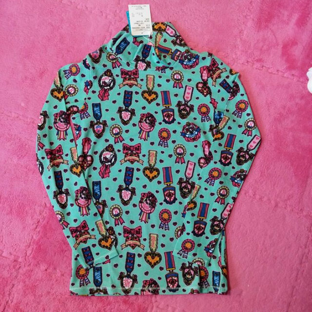 有名な高級ブランド RONI - 新品 RONI ☆ ロゼット柄ハイネックロンT
