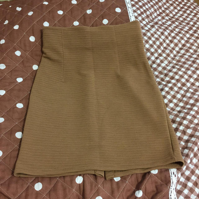 EMSEXCITE(エムズエキサイト)のエムズエキサイト キャメルタイトスカート レディースのスカート(ひざ丈スカート)の商品写真