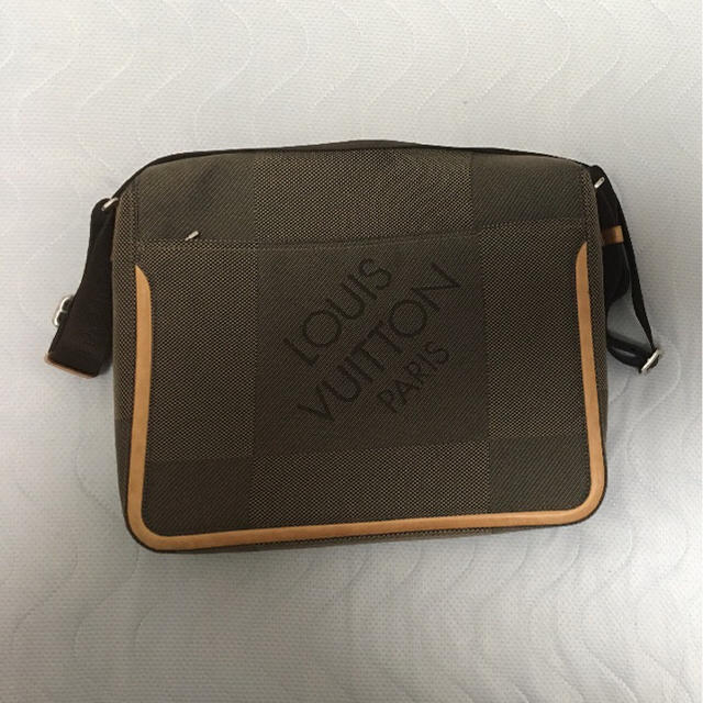 LOUIS VUITTON(ルイヴィトン)のLOUIS VUITTON  M93030 メサジェ テール メンズのバッグ(ショルダーバッグ)の商品写真