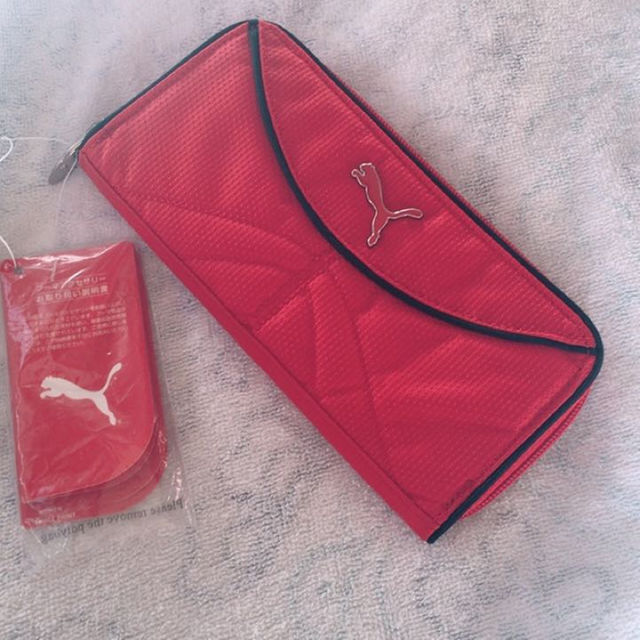 PUMA(プーマ)のPUMA 長財布 赤 レディースのファッション小物(財布)の商品写真