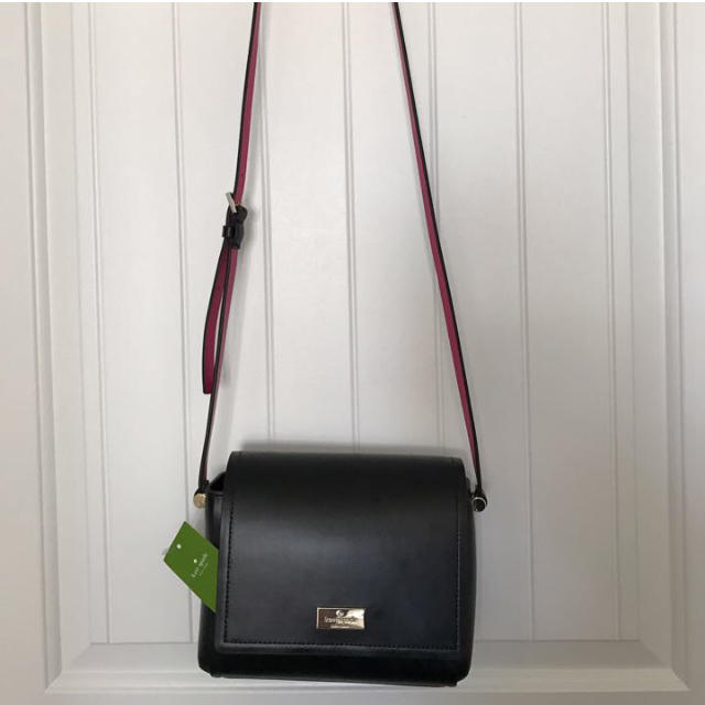 kate spade new york(ケイトスペードニューヨーク)の大値下げ！！高級感たっぷりなレザー大活躍のブラック/ピンクショルダー レディースのバッグ(ショルダーバッグ)の商品写真