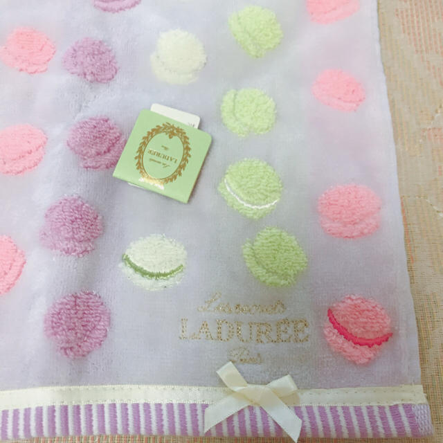 LADUREE(ラデュレ)のラデュレ 🍬タオルハンカチーフ🌺未使用タグ付 インテリア/住まい/日用品の日用品/生活雑貨/旅行(タオル/バス用品)の商品写真