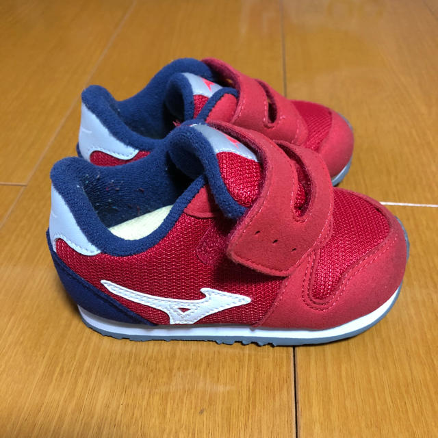 MIZUNO(ミズノ)のミズノ 赤い子供用靴 13cm キッズ/ベビー/マタニティのベビー靴/シューズ(~14cm)(スニーカー)の商品写真