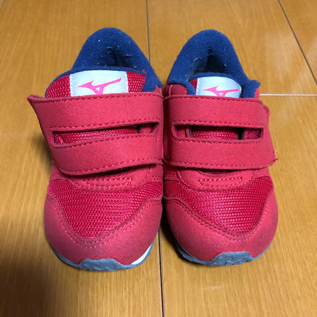 MIZUNO(ミズノ)のミズノ 赤い子供用靴 13cm キッズ/ベビー/マタニティのベビー靴/シューズ(~14cm)(スニーカー)の商品写真