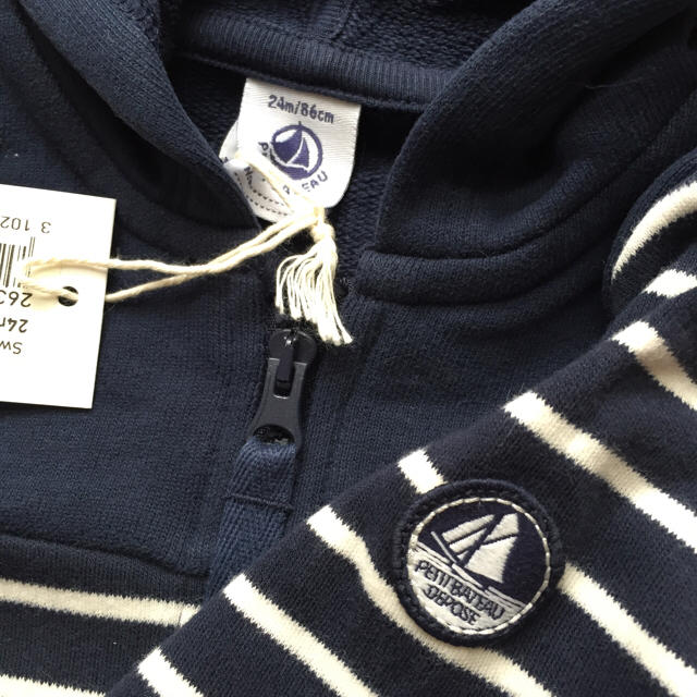 PETIT BATEAU(プチバトー)の☆SALE☆ 新品 プチバトー♡マリニエール切替ジップアップパーカ 24m 86 キッズ/ベビー/マタニティのベビー服(~85cm)(ジャケット/コート)の商品写真