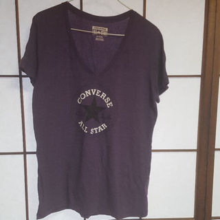コンバース(CONVERSE)のコンバースの紫色のTシャツです Vネック XLサイズ 価格下げました(Tシャツ(半袖/袖なし))