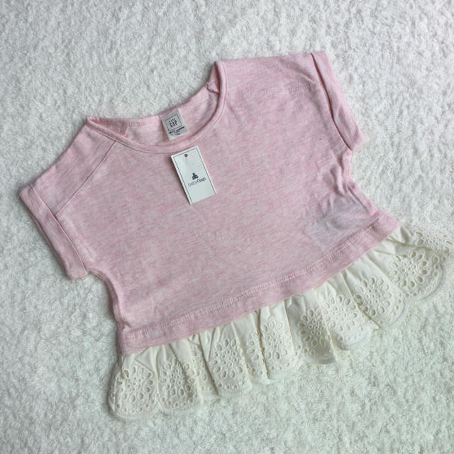 babyGAP(ベビーギャップ)の【まあママ♡様専用】新品 babygap♡アイレット ペプラムトップス 90 キッズ/ベビー/マタニティのキッズ服女の子用(90cm~)(Tシャツ/カットソー)の商品写真