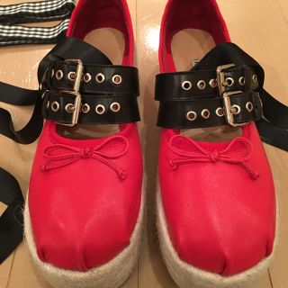 ミュウミュウ(miumiu)のMIUMIU レッド パンプス。(ハイヒール/パンプス)