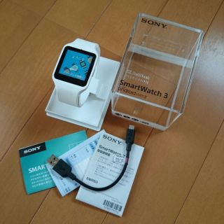 ソニー(SONY)の【美品】SONY SWR50 SmartWatch 【white】オマケ付き(その他)