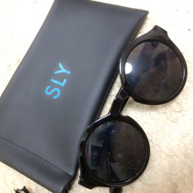 SLY(スライ)のSLY 新作サングラス レディースのファッション小物(サングラス/メガネ)の商品写真