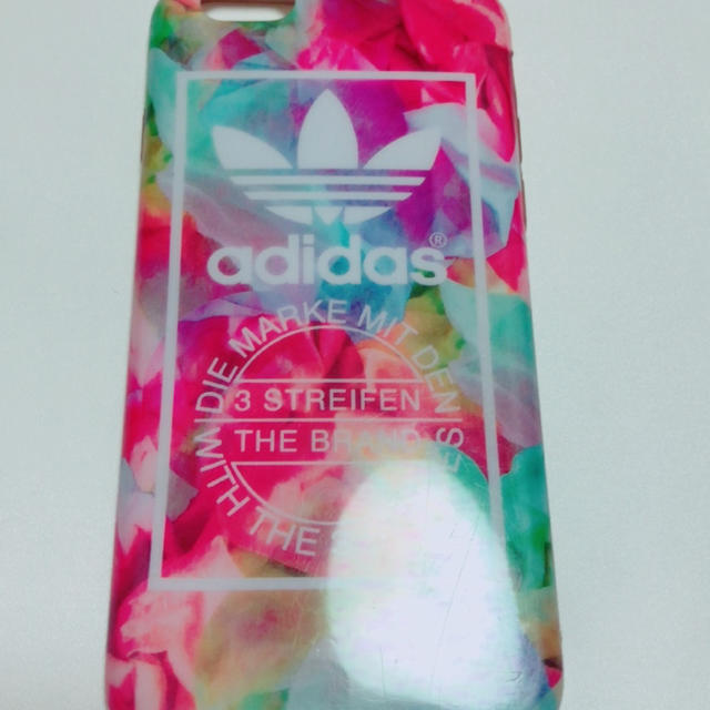 adidas(アディダス)のiPhone6 ケース スマホ/家電/カメラのスマホアクセサリー(iPhoneケース)の商品写真