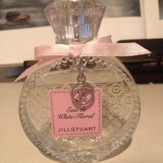 ジルスチュアート(JILLSTUART)のJILLSTUART ホワイトフローラル(香水(女性用))