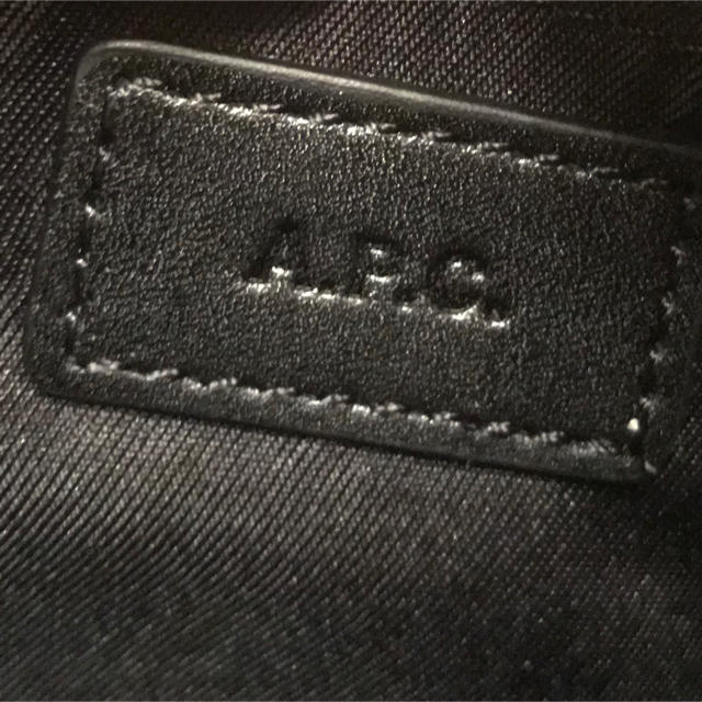 A.P.C(アーペーセー)のA.P.C ハーフムーンバッグ ブラック レディースのバッグ(ショルダーバッグ)の商品写真