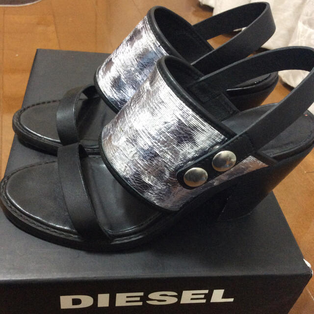 DIESEL(ディーゼル)のディーゼルのサンダル レディースの靴/シューズ(サンダル)の商品写真