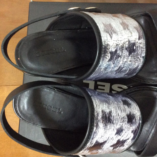 DIESEL(ディーゼル)のディーゼルのサンダル レディースの靴/シューズ(サンダル)の商品写真