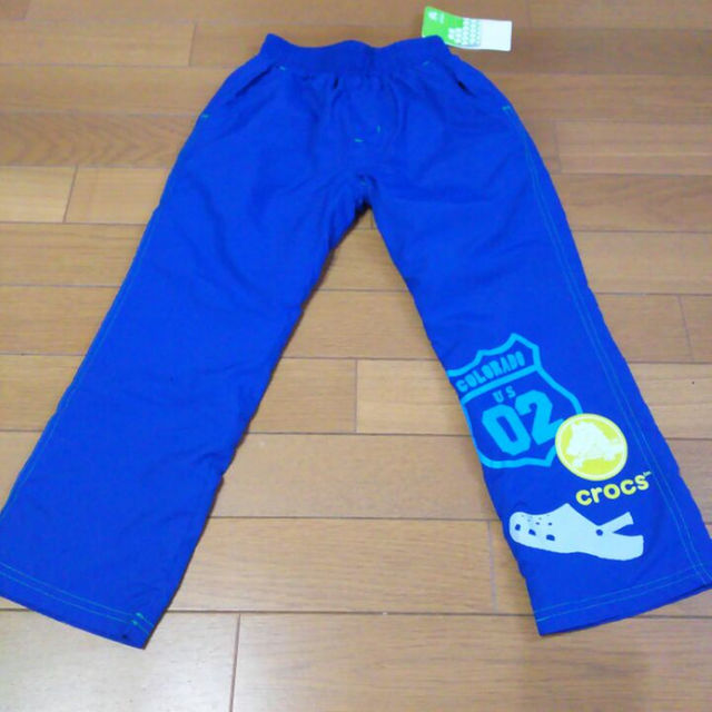 crocs(クロックス)の【110】crocsズボン(ジャカシャカパンツ) キッズ/ベビー/マタニティのキッズ服男の子用(90cm~)(パンツ/スパッツ)の商品写真