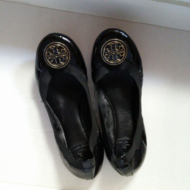 Tory Burch(トリーバーチ)の☆美品☆トリーバーチ バレーシューズ ロゴがゴールド 牛革 ぺたんこ 高級素材 レディースの靴/シューズ(その他)の商品写真