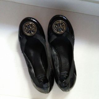 トリーバーチ(Tory Burch)の☆美品☆トリーバーチ バレーシューズ ロゴがゴールド 牛革 ぺたんこ 高級素材(その他)