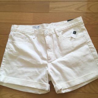 ギャップ(GAP)のGAP ホワイトデニムショートパンツ(ショートパンツ)