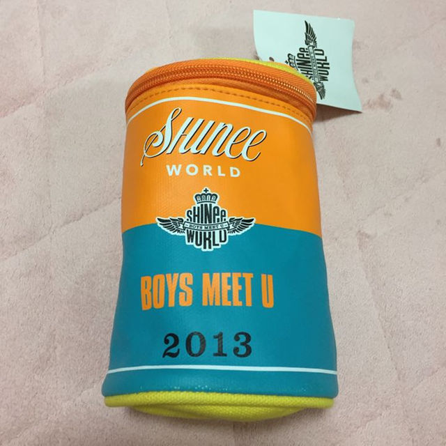 SHINee(シャイニー)の【お値下げ‼️】SHINee ポーチ エンタメ/ホビーのタレントグッズ(ミュージシャン)の商品写真