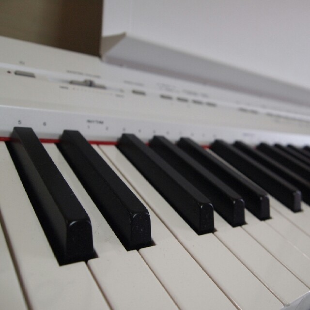 ヤマハ(ヤマハ)のYAMAHA P105 WH 電子ピアノ 88鍵盤【送料込み】 楽器の鍵盤楽器(電子ピアノ)の商品写真
