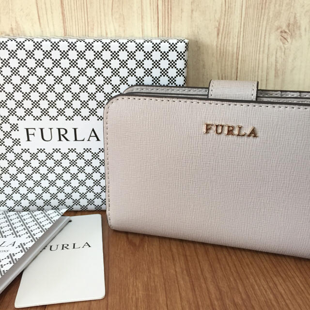 『美品』FURLA フルラ 定価33000 二つ折り財布 バビロン ホワイト