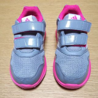 アディダス(adidas)のadidasスニーカー👟(スニーカー)