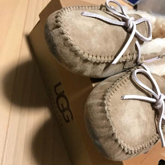 UGG(アグ)のさく様 専用 美品 正規品 ugg dakota タバコ モカシン   レディースの靴/シューズ(スリッポン/モカシン)の商品写真