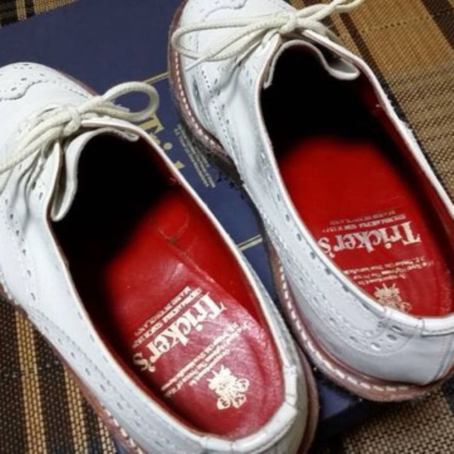 ★日本正規★Tricker´sトリッカーズ短靴フルブローグ白27.5cmUK:9 0