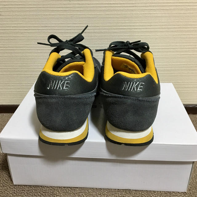 NIKE(ナイキ)のNIKE☆スニーカー☆グレー☆24.5cm美品 レディースの靴/シューズ(スニーカー)の商品写真