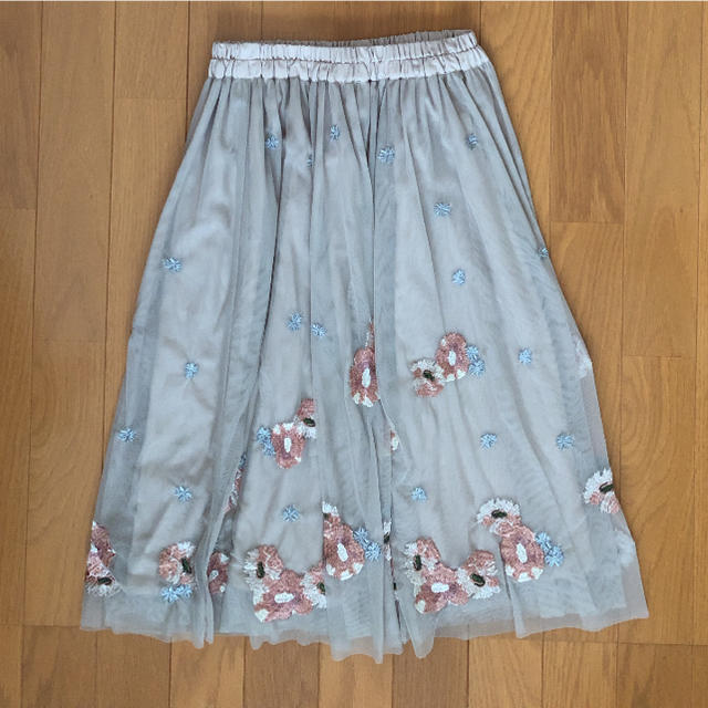 Supreme.La.La.(シュープリームララ)のSupreme La.La . フラワー刺繍スカート レディースのスカート(ひざ丈スカート)の商品写真
