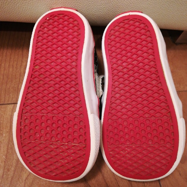 VANS(ヴァンズ)のゆいこ様専用　VANS　ミッキー　スニーカー キッズ/ベビー/マタニティのキッズ/ベビー/マタニティ その他(その他)の商品写真