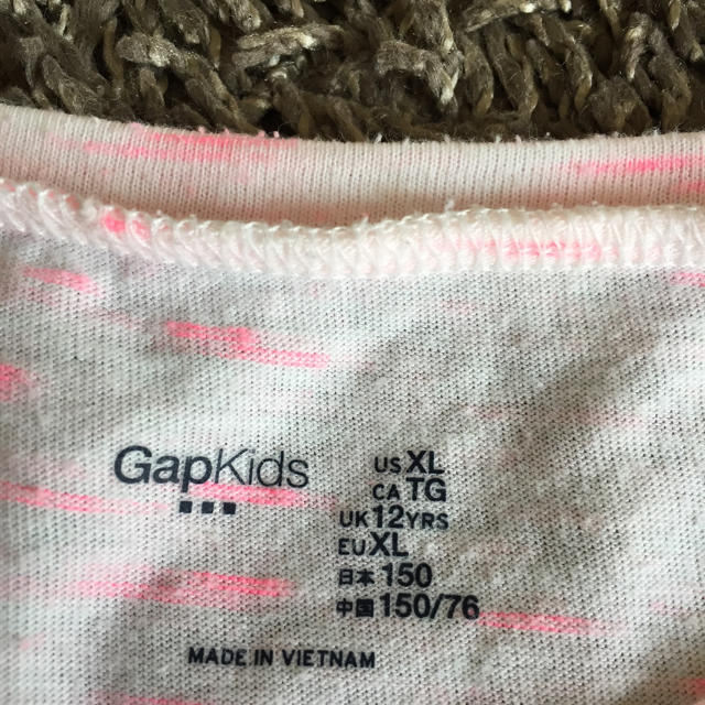 GAP(ギャップ)のGAPキッズ フラミンゴTシャツ 150 キッズ/ベビー/マタニティのキッズ服女の子用(90cm~)(Tシャツ/カットソー)の商品写真