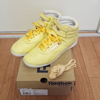 aiko着 似 Reebok Classic スニーカー イエロー(スニーカー)