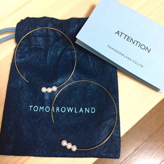 TOMORROWLAND Melissa McAthur 3粒パールフープピアス