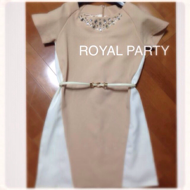 ROYAL PARTY(ロイヤルパーティー)のミニ丈ワンピースベルトセット☆値下げ レディースのワンピース(ミニワンピース)の商品写真