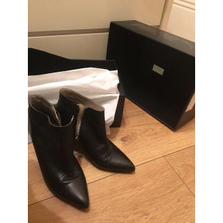 ザラ(ZARA)のZARA  レザーショートブーツ ブラック(ブーツ)