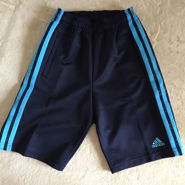 adidas(アディダス)のアディダス ハーフパンツ キッズ/ベビー/マタニティのキッズ服男の子用(90cm~)(パンツ/スパッツ)の商品写真