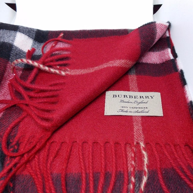 BURBERRY(バーバリー)のバーバリー　マフラー　パレードレッド レディース 新品　セール レディースのファッション小物(マフラー/ショール)の商品写真