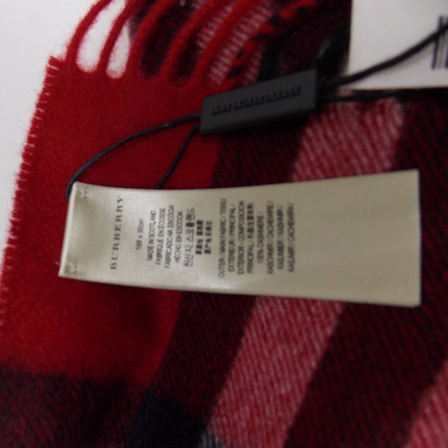 BURBERRY(バーバリー)のバーバリー　マフラー　パレードレッド レディース 新品　セール レディースのファッション小物(マフラー/ショール)の商品写真