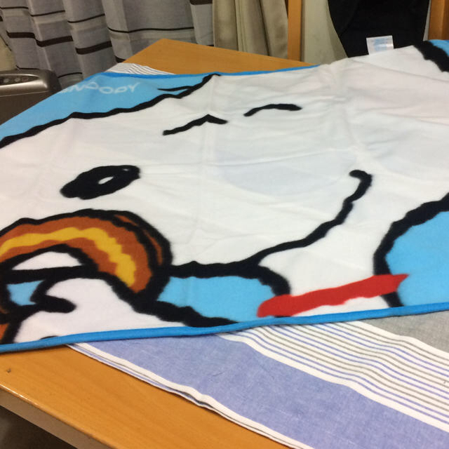 Snoopy ミスド 福袋の中身リバイバル スヌーピーブランケット ひざ掛け キャラクターの通販 By うーちゃん S Shop スヌーピー ならラクマ