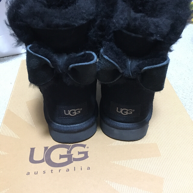 UGG(アグ)のけさたさ様専用  UGG  アグ リボンブーツ   24センチ レディースの靴/シューズ(ブーツ)の商品写真
