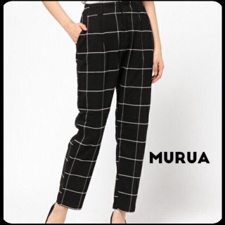 ムルーア(MURUA)の＊新品＊MURUA MODEテーパードパンツ ブラック(カジュアルパンツ)