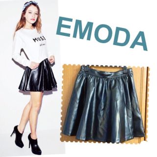 エモダ(EMODA)のグロスサーキュラースカート(ミニスカート)