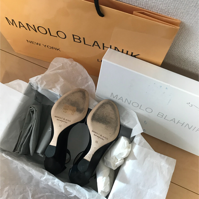 MANOLO BLAHNIK(マノロブラニク)のMANOLO BLAHNIK 黒 カーフ サンダル レディースの靴/シューズ(サンダル)の商品写真